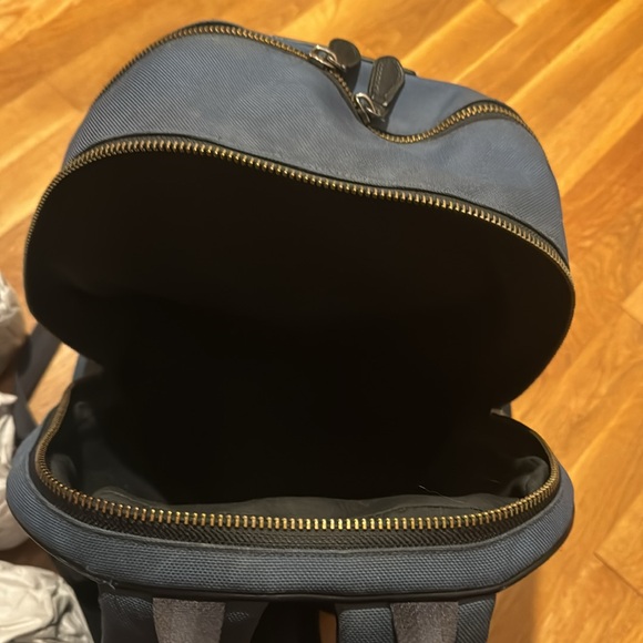 I’m trying to selling this bag because I don’t ever use it and I need some cash - Picture 6 of 9